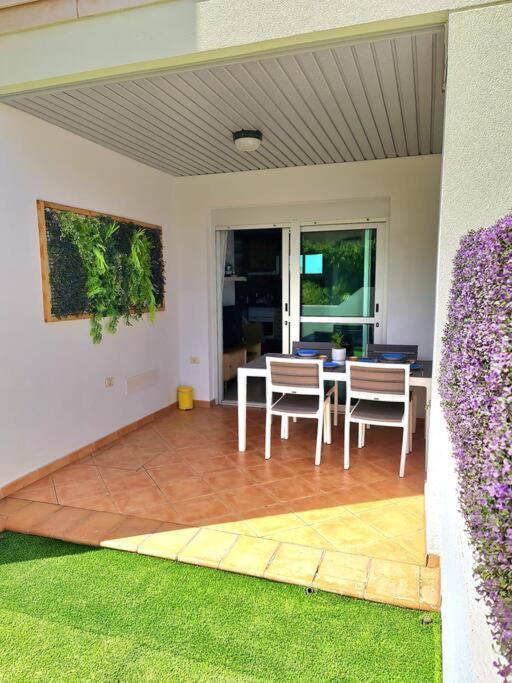 Homely Apt In Modern Building With Pool San Miguel de Abona Eksteriør billede